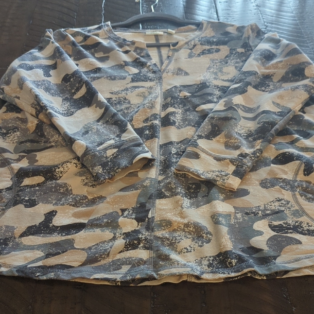 Camo Print Long Sleeve Top